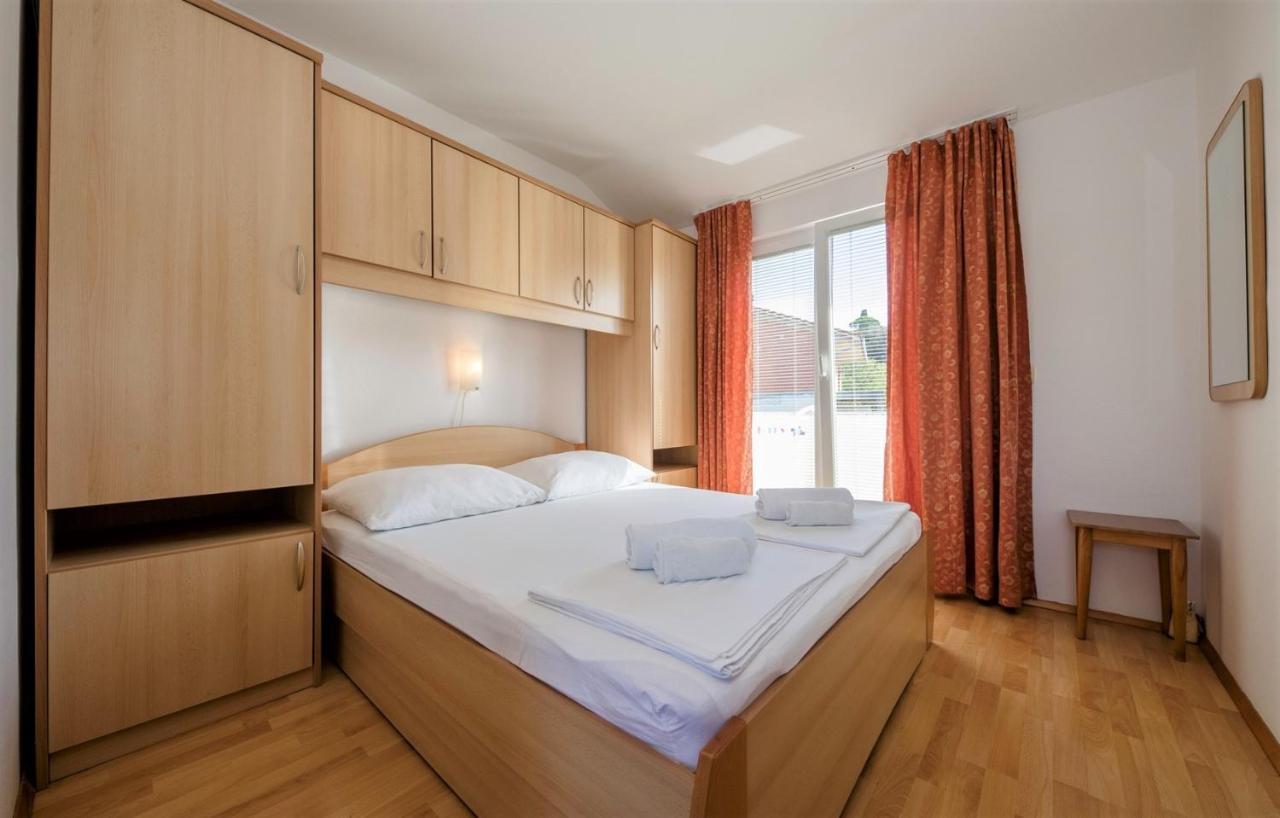 Apartments Stanicic Kampor Luaran gambar