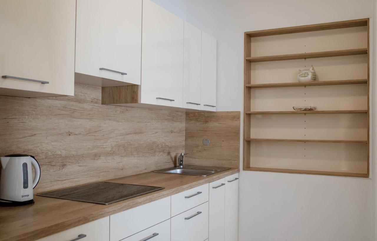 Apartments Stanicic Kampor Luaran gambar